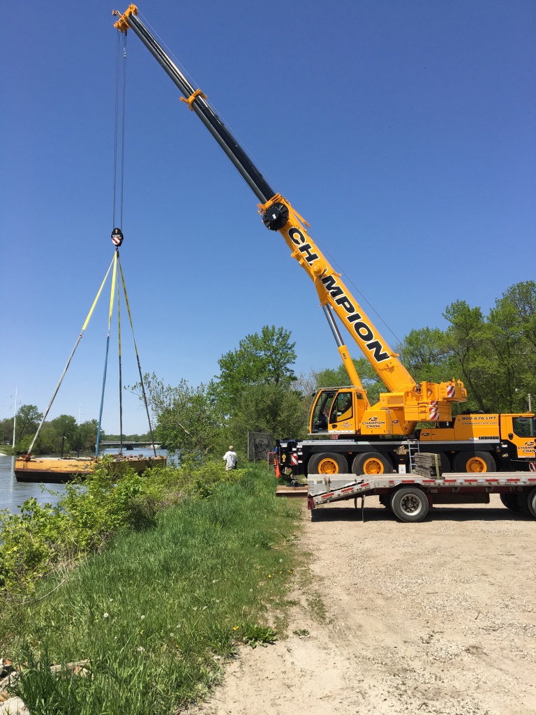 Marine barge crane lift